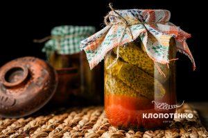 Огірки з кетчупом