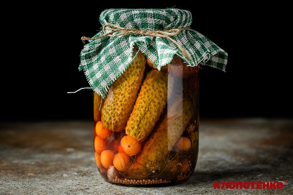 Огірки з вишнями на зиму