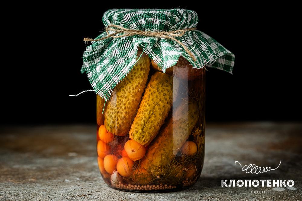 Огірки з вишнями на зиму