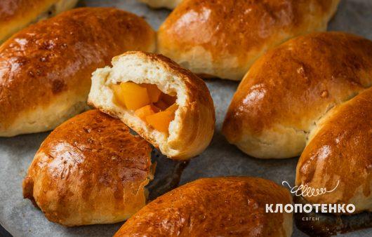 пиріжки з абрикосами