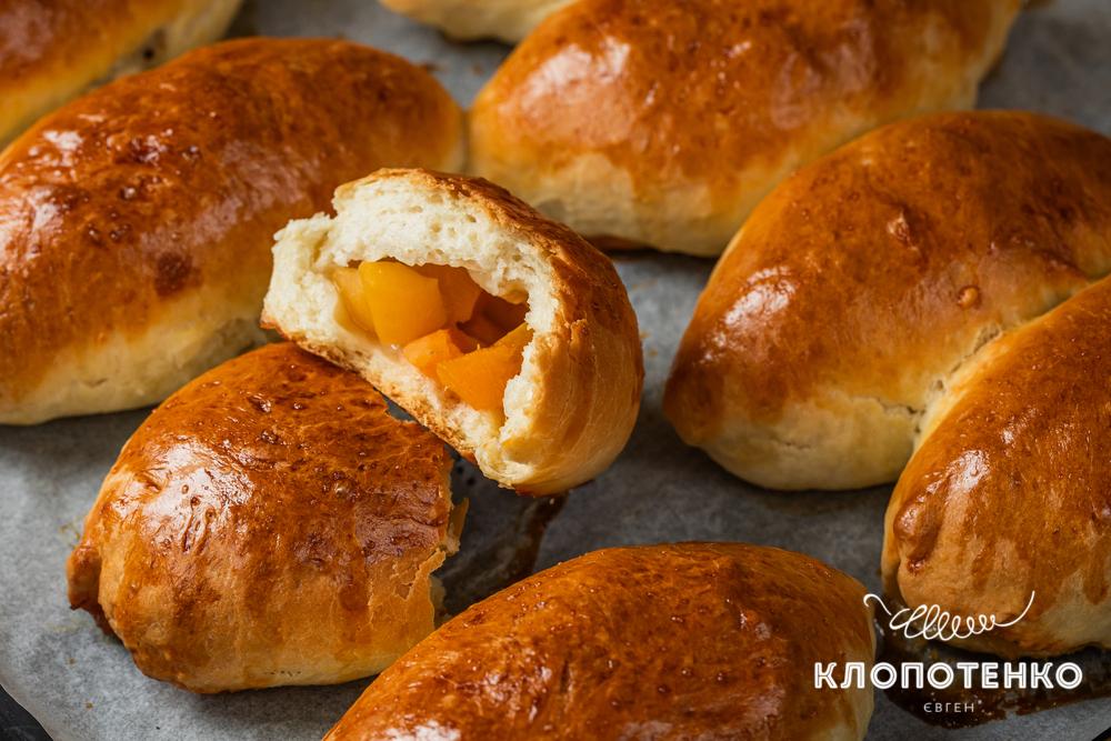 пиріжки з абрикосами