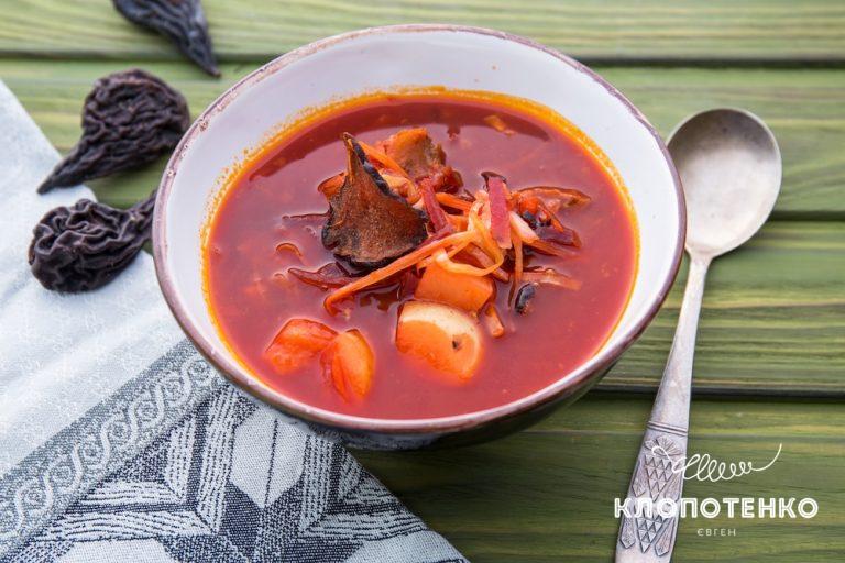 Vegetarian Borsch with Smoked Pears