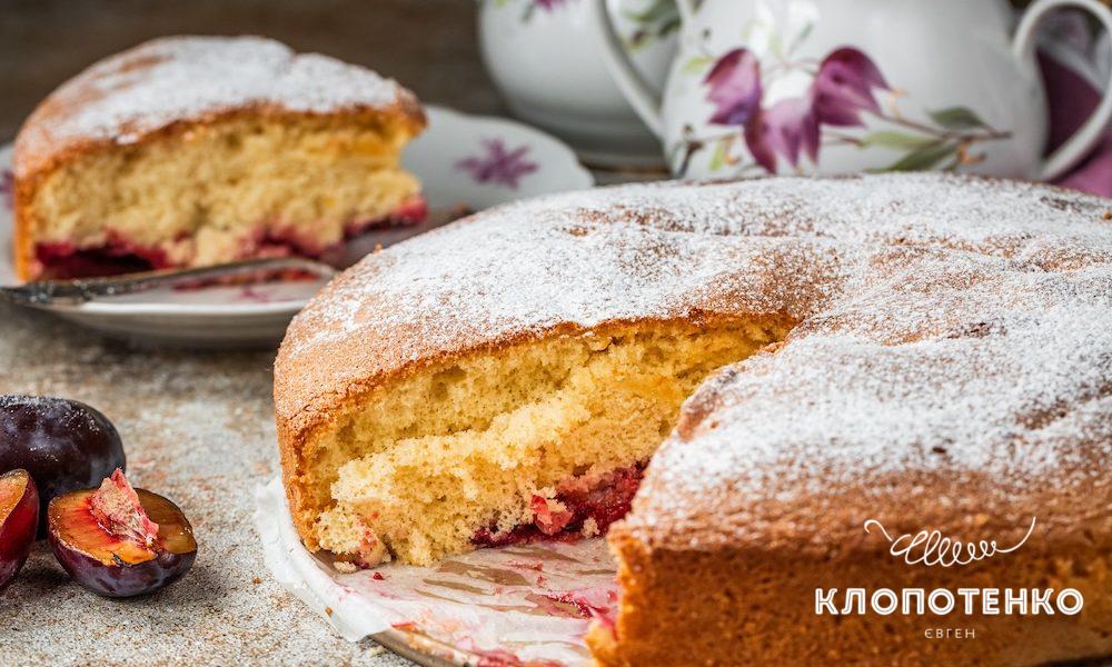 Шарлотка зі слив
