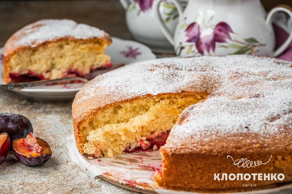 Шарлотка зі слив