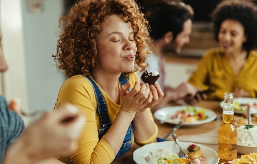 Що таке дієта 80/20 та як вона може допомогти вам схуднути без жорстких обмежень