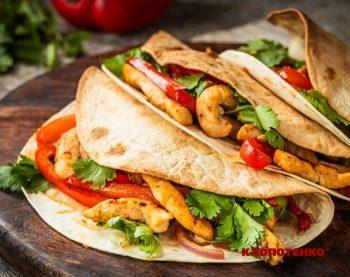 Фахітос з куркою та овочами