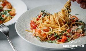 паста з томатами та креветками