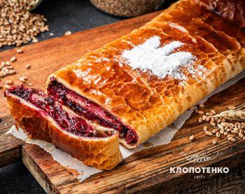 Пиріг з маком та вишнями