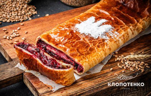 Пиріг з маком та вишнями