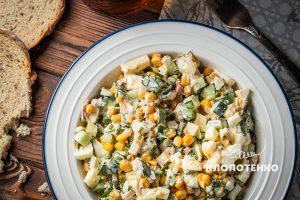 Салат з кукурудзою і тунцем