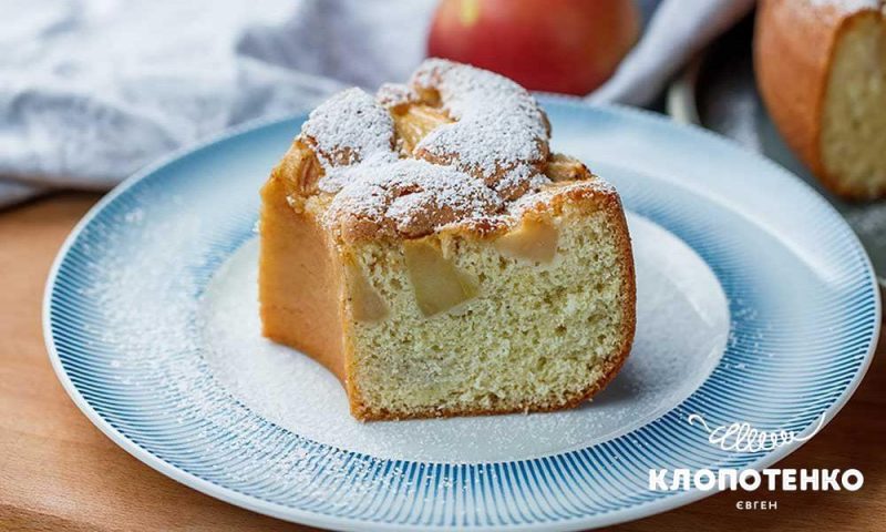 Шарлотка з яблуками