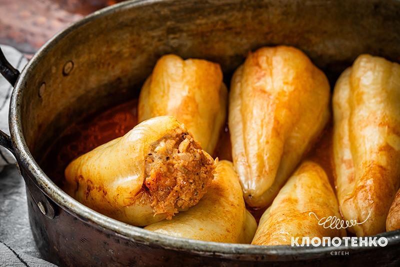 Перці тушкуються в каструлі