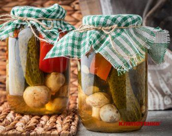 мариновані огірки з грибами
