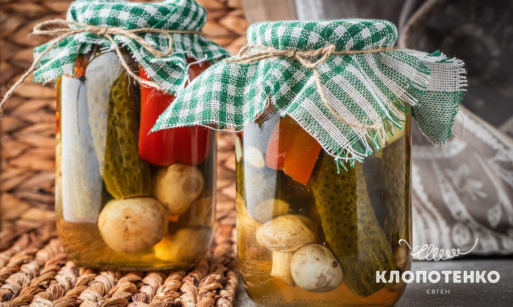 мариновані огірки з грибами