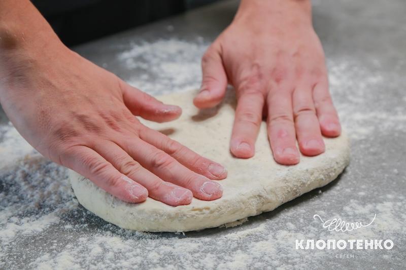 Замішайте тісто