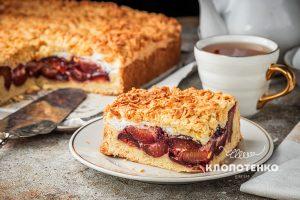 Пляцок зі сливами