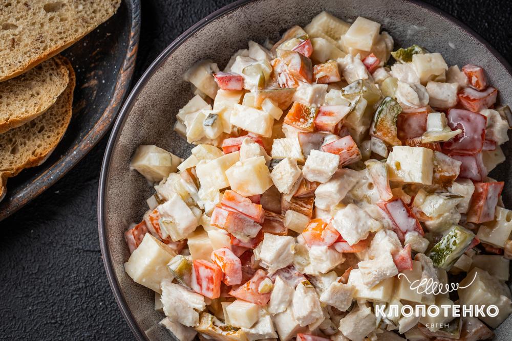 салат з куркою та перцем