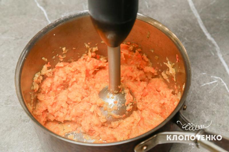 Подрібнюємо фрукти в пюре