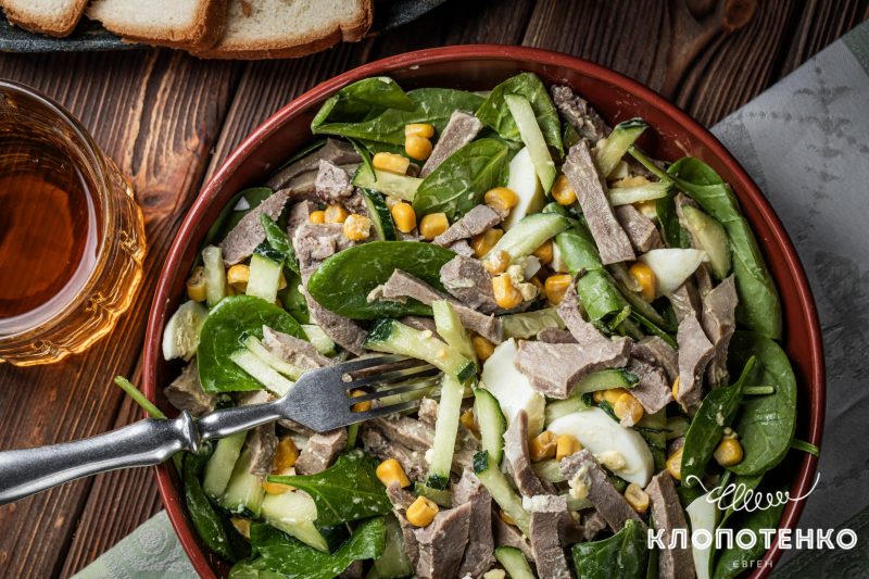 Салат з язиком та кукурудзою