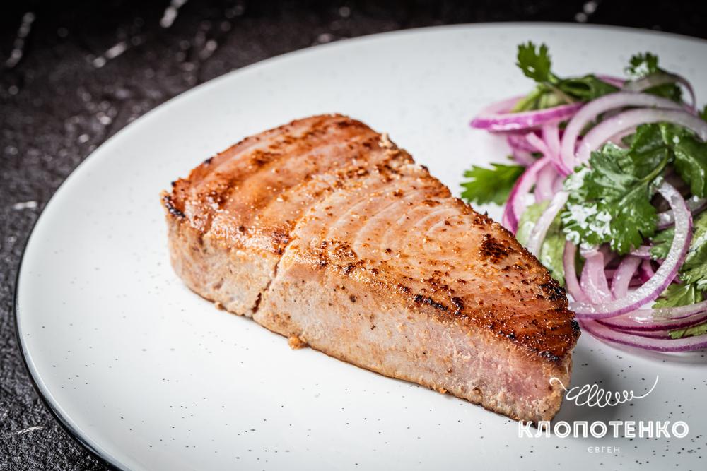 Стейк з тунця