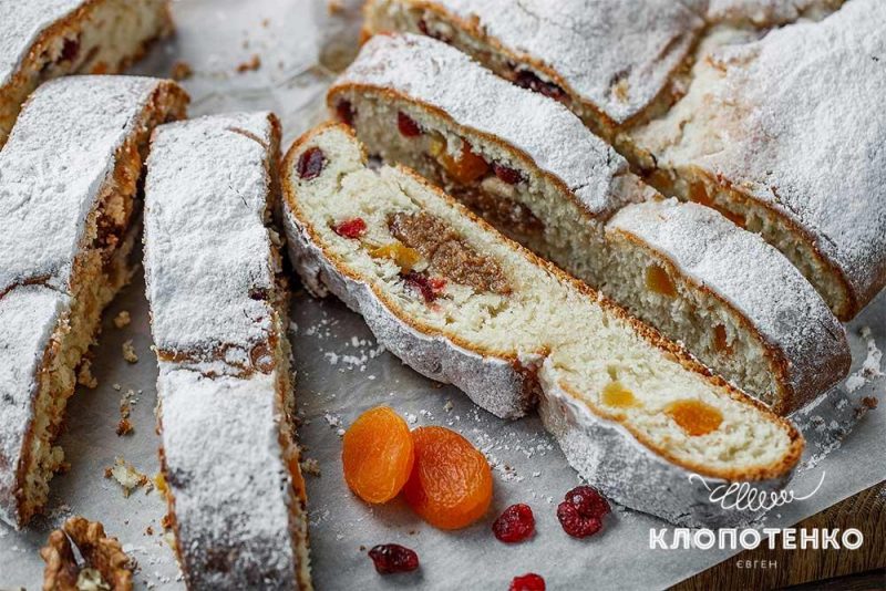 Штолен з марципаном