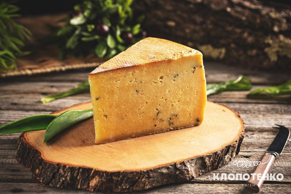 Чи можна їсти сир із пліснявою