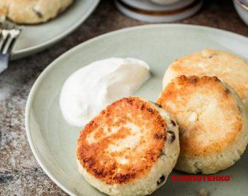 Безлактозні сирники з родзинками