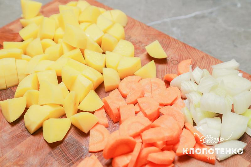 Почищені та нарізані овочі