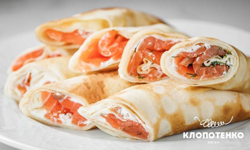 млинці з червоною рибою
