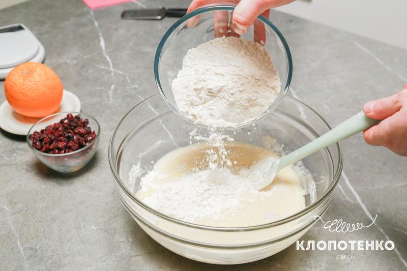 Додавання борошна до опари