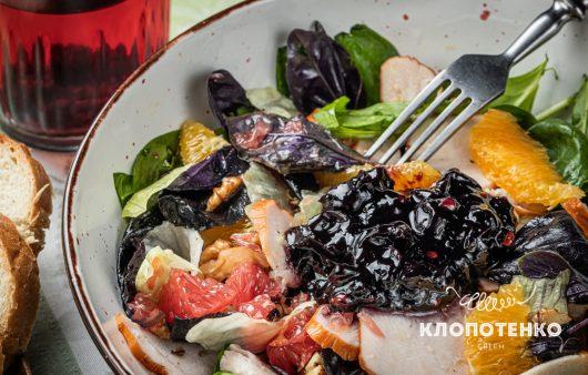 салат з копченою куркою