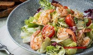 Салат цезар з креветками