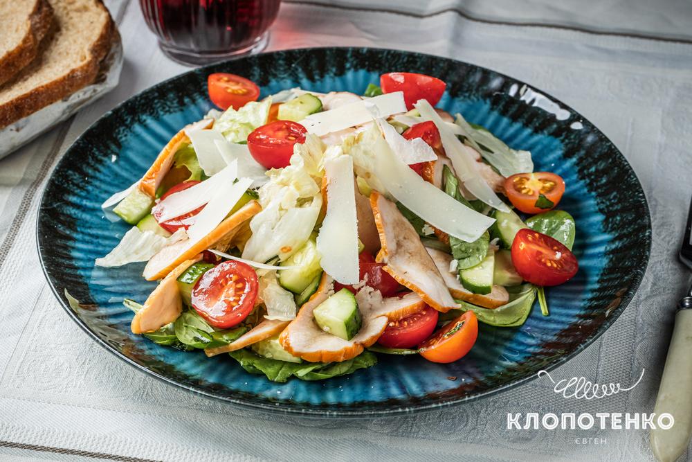 Салат з копченою куркою