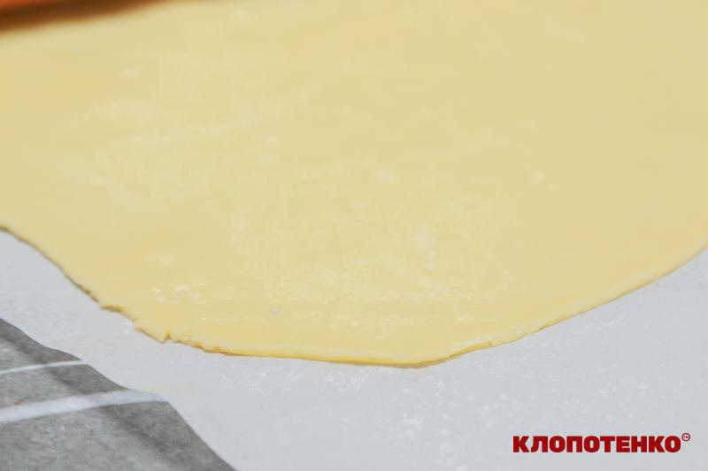 Розкочування тіста в тонкий пласт