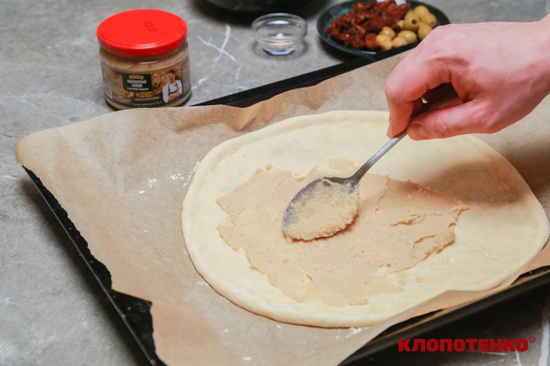 піца з хумусом