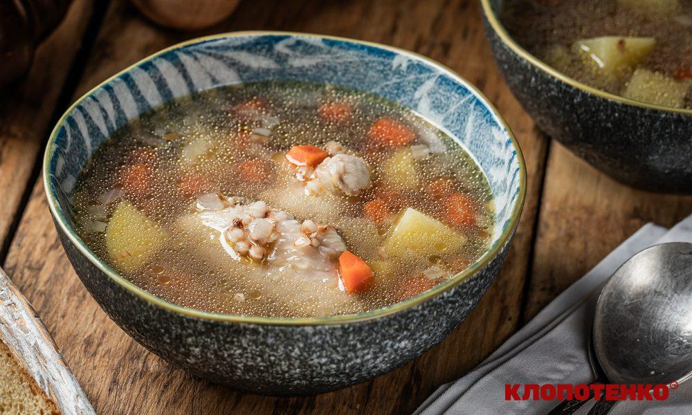 Гречаний суп з куркою та овочами