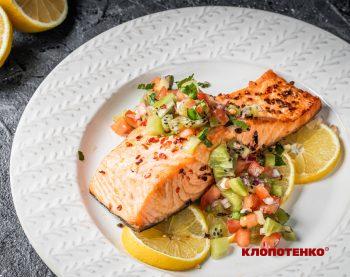 Запечений лосось з соусом