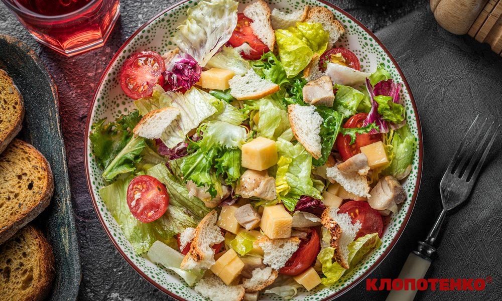 Салат з куркою та сиром