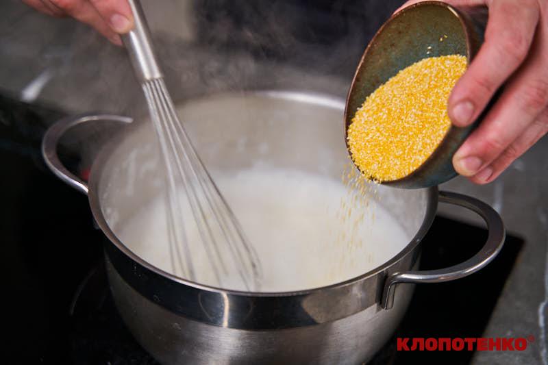 Приготування кукурудзяної каші на молоці