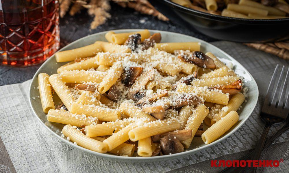 Макарони з грибами