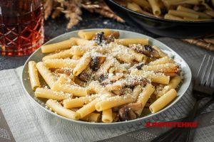 Макарони з грибами