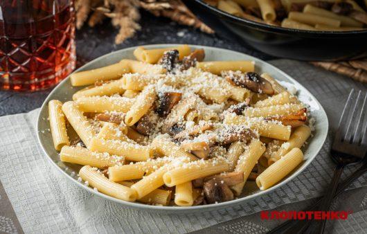 Макарони з грибами