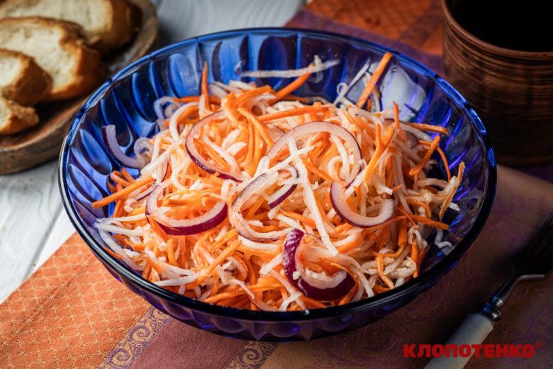 Салат з дайкона та моркви по-корейськи 