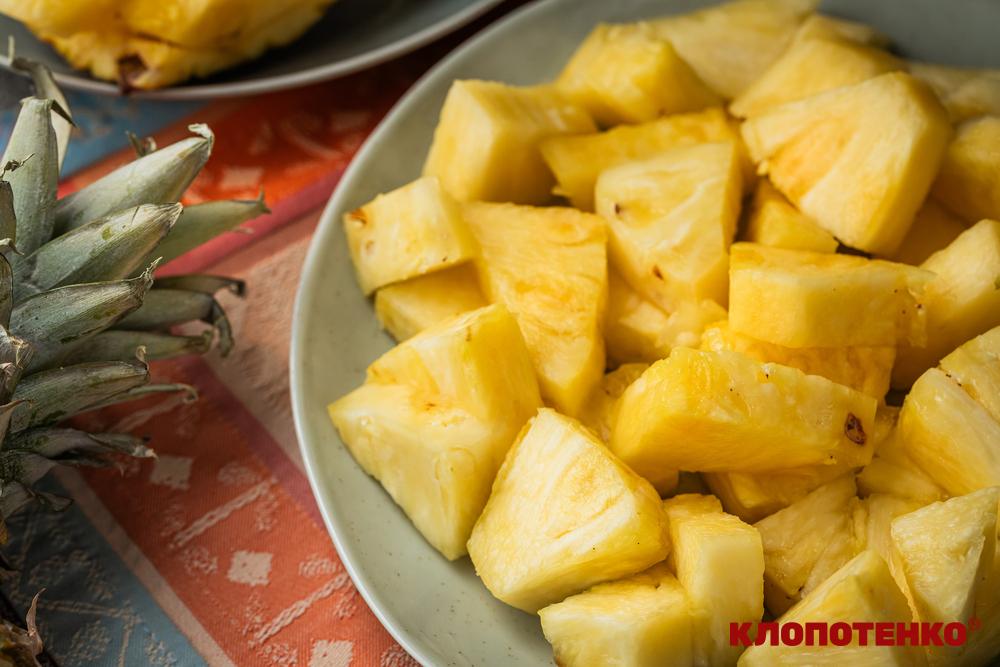 як нарізати ананас