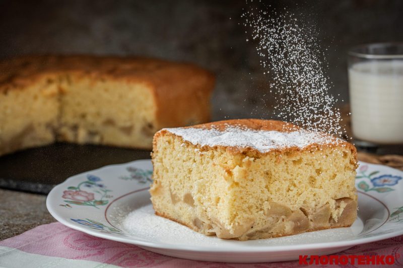 Пляцок з яблуками