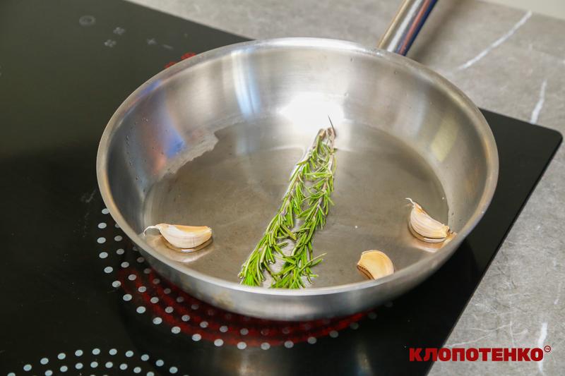 Прогрівання спецій на олії