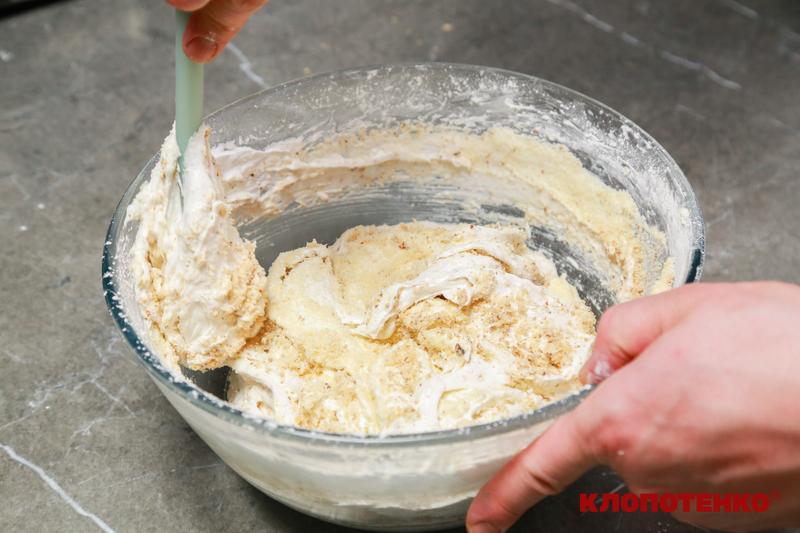 Приготування тіста на коржі