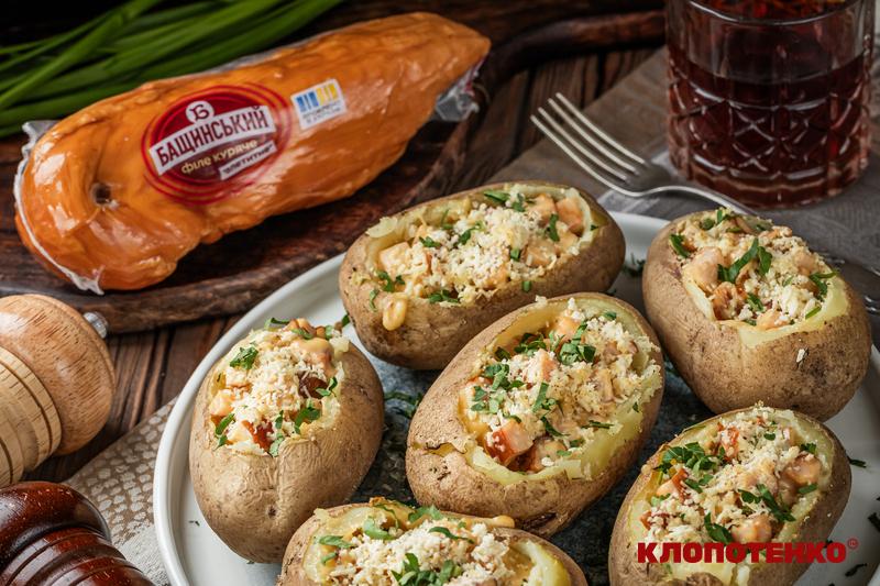 запечена картопля з соусом карбонара