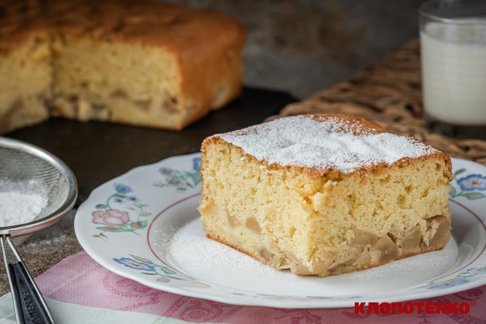 Пляцок з яблуками