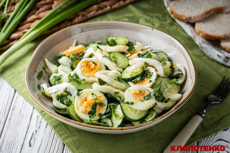 Салат з морепродуктами 